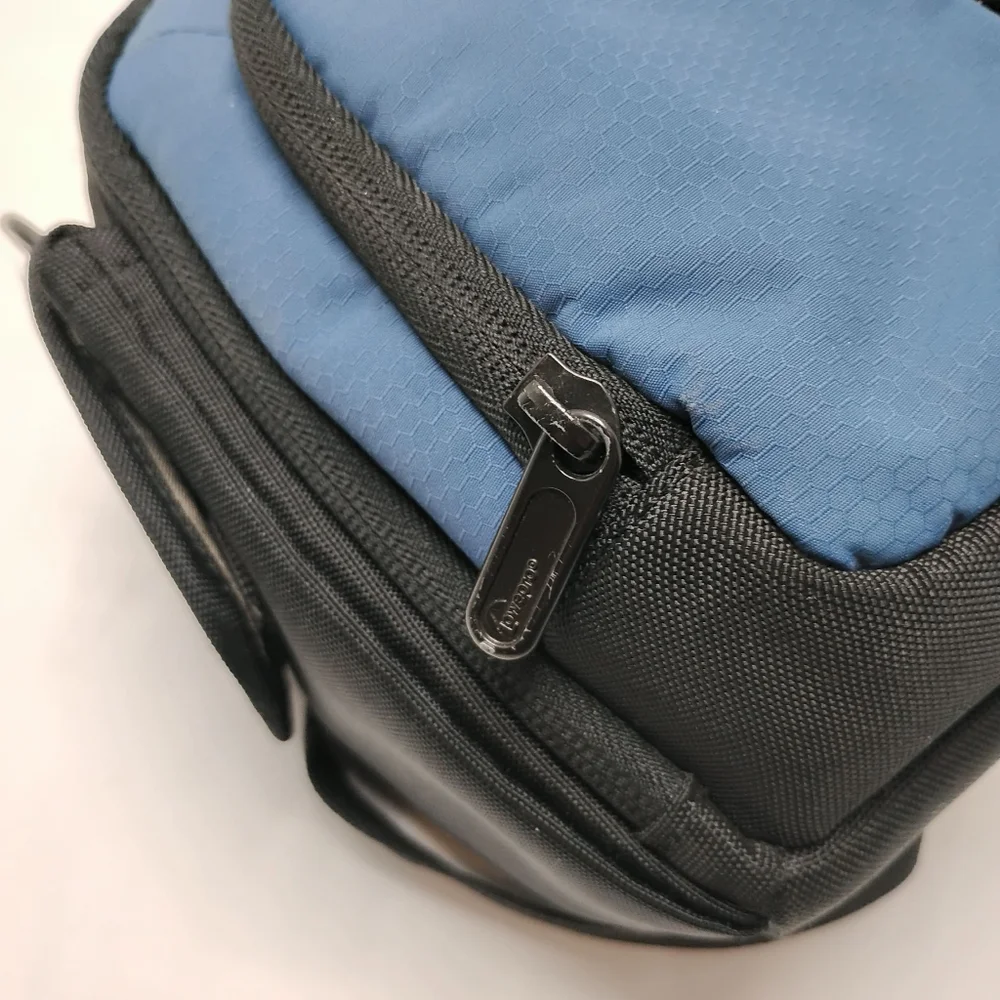 Lowepro Clips 100 Camera Travel Bag Arctic Blue w/ Strap – Compact DSLR/SLR Case